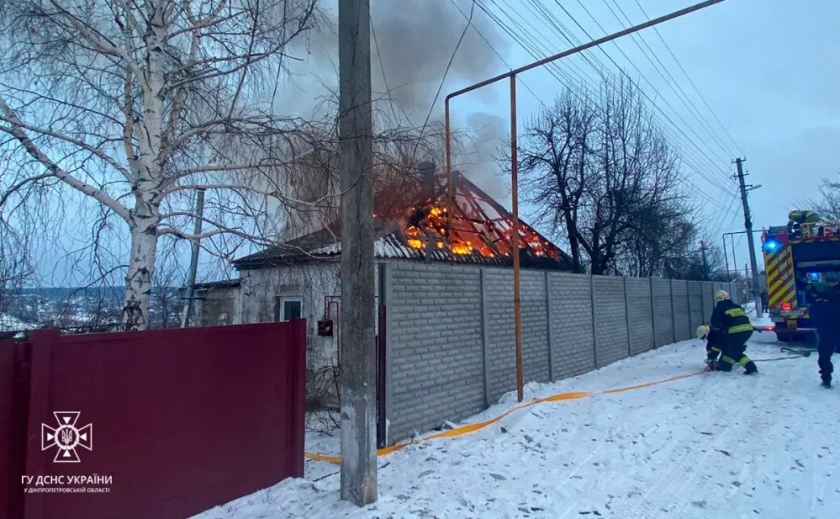 У Новокодацькому районі Дніпра спалахнув приватний будинок
