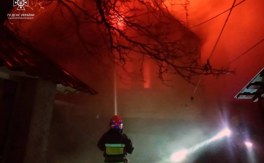 Площа займання 100 кв. м: вогнеборці Дніпра ліквідували займання двоповерхового будинку