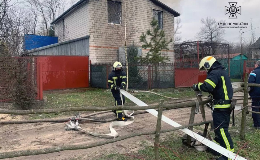 Надзвичайники Дніпра ліквідували пожежу в дачному будинку в АНД районі міста