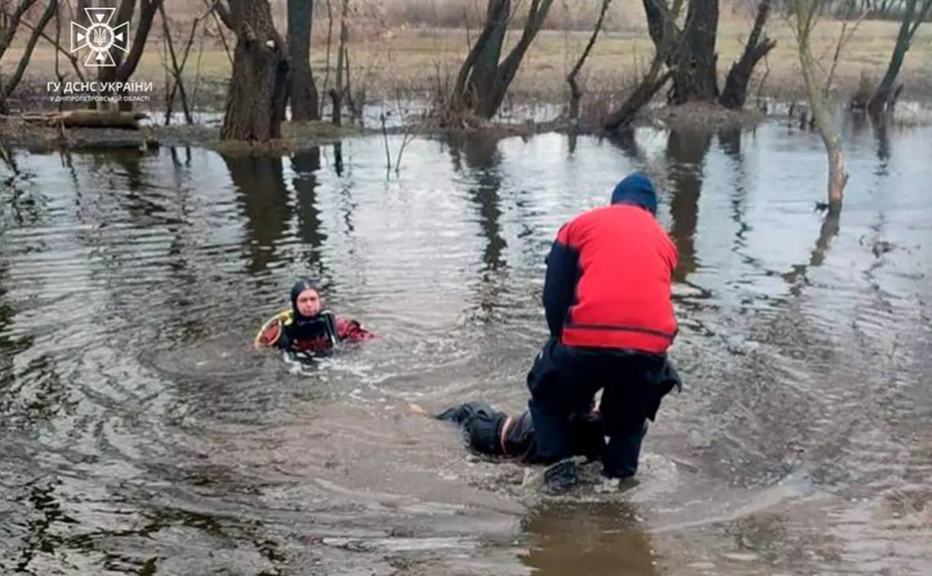 Водолази-рятувальники дістали з водойми тіло юнака у Дніпровському районі