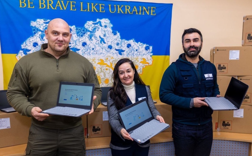 Школярі Дніпропетровщини отримали 1,7 тисяч ноутбуків