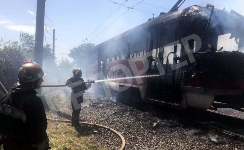 На Днепропетровщине быстро сгорел скоростной трамвай