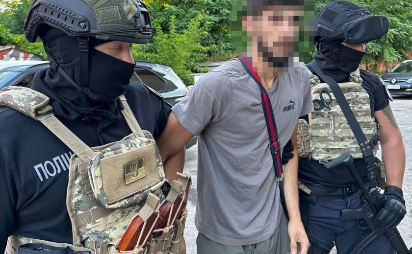 Ошукали латвійців на 3 млн грн та працювали на «вора в законі»: на Дніпропетровщині судитимуть 11 учасників злочинної організації