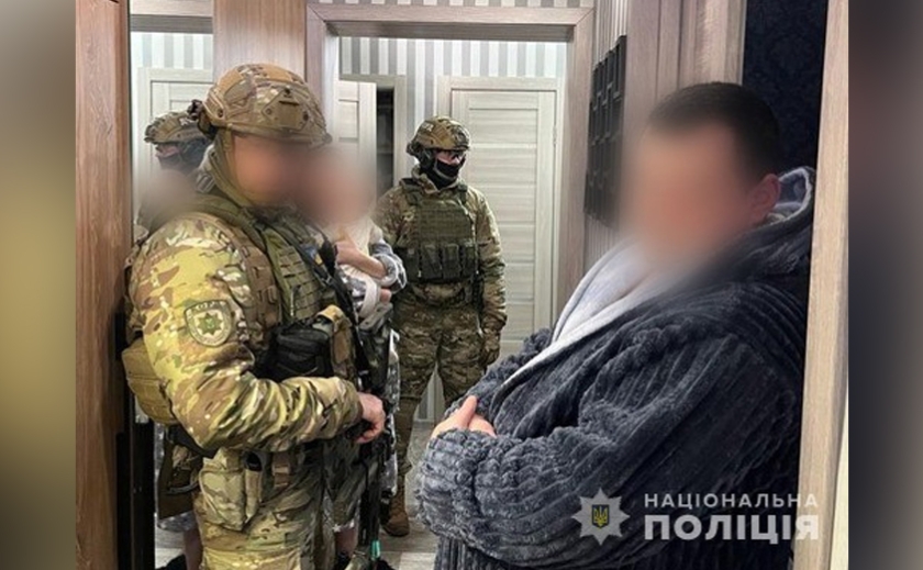 Понад чотири мільйони гривень збитків: поліцейські Дніпропетровщини викрили шахраїв, які обкрадали банківські рахунки громадян