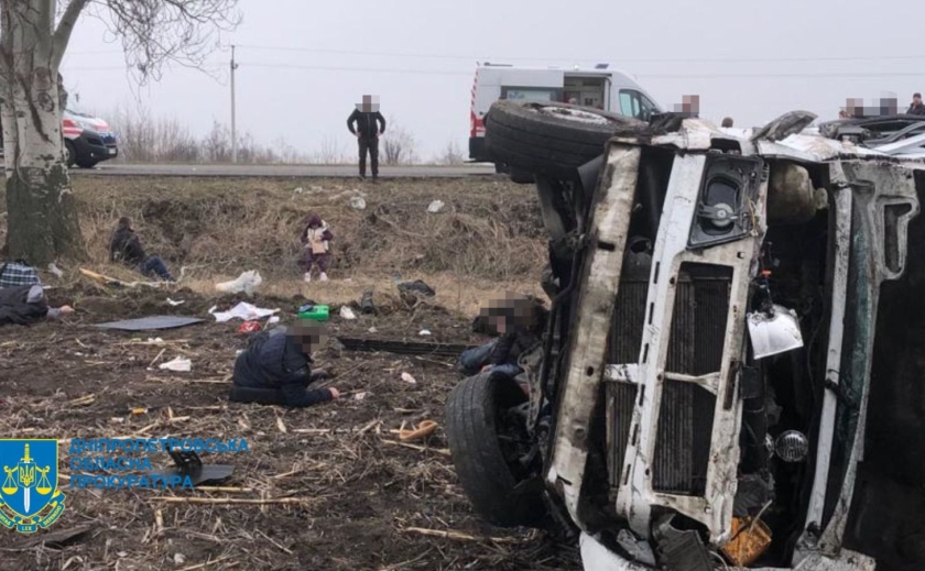Масштабна ДТП на Дніпропетровщині з 5 загиблими та 12 постраждалими: водію мікроавтобуса повідомлено про підозру