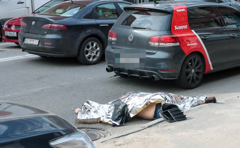 Біля ТЦ «Новий Центр» у Дніпрі Volkswagen на смерть збив чоловіка, який перебігав дорогу