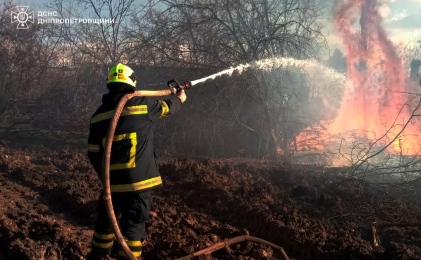 Рятувальники продовжують боротися з пожежами в екосистемах Дніпропетровщини