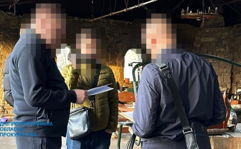 Мільйонні збитки державі на ремонті доріг: на Дніпропетровщині викрито мера міста та чотирьох співучасників Мільйонні збитки державі на ремонті доріг: на Дніпропетровщині викрито мера міста та чотирьох співучасників