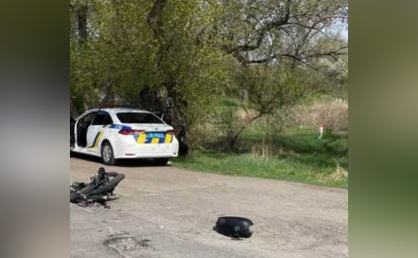 На Дніпроптеровщині внаслідок зіткнення мотоцикла з вантажівкю загинула 19-річна дівчина