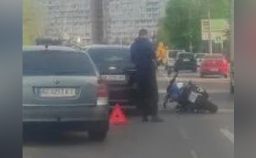 Потрійна ДТП за участі мотоцикліста на Запорізькому шосе у Дніпрі: деталі