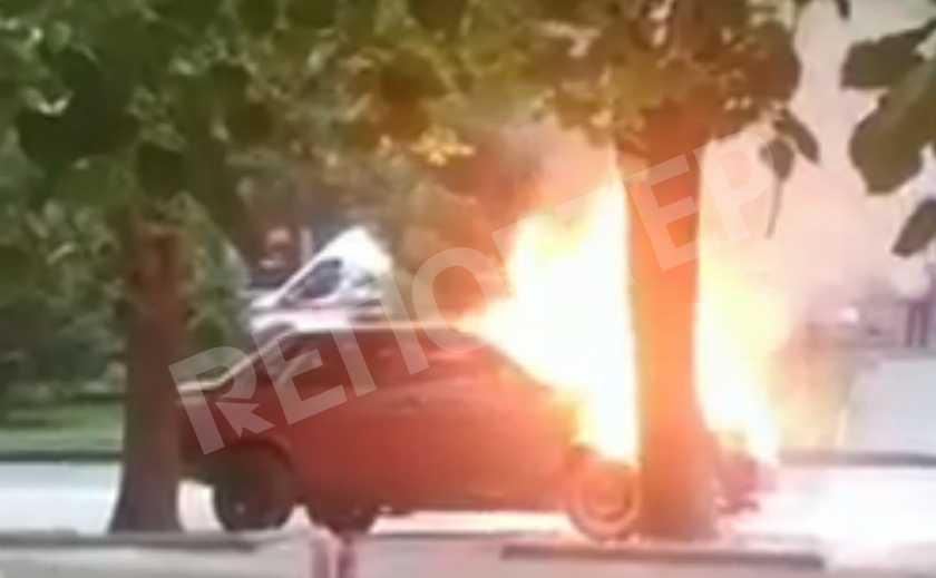 На Гагарина в Днепре было жарко – сгорела «Lada-Samara»