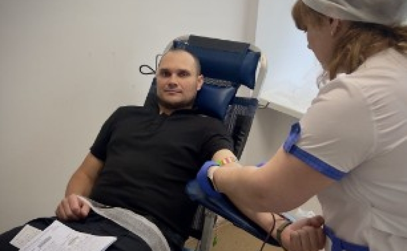 Поліцейські Дніпропетровщини долучилися до доброї справи: здали кров для потреб поранених захисників