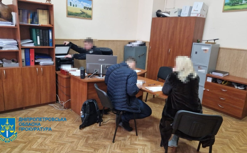 Систематично вимагала хабарі зі своїх підлеглих: на Дніпропетровщині судитимуть експосадовицю Держпродспоживслужби