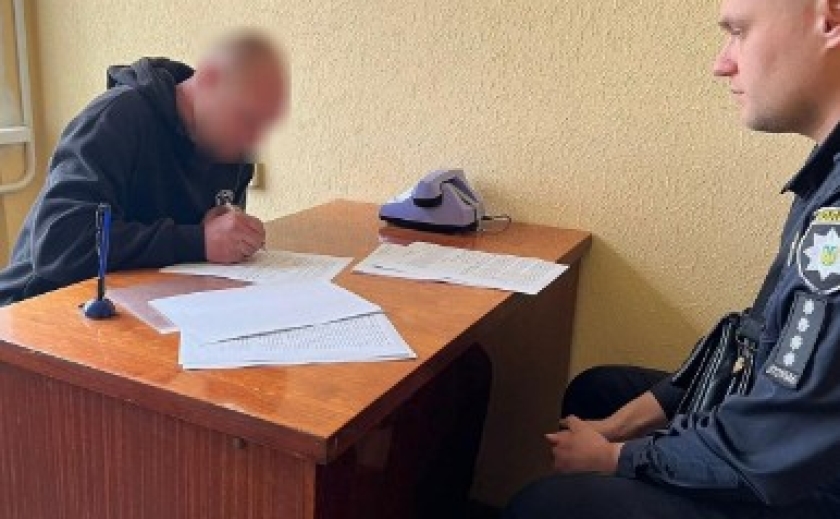 Вчинив грабіж на вулиці міста: поліцейські Дніпра повідомили про підозру чоловікові