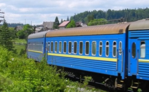 У Дніпрі жінка потрапила під пасажирський потяг: деталі
