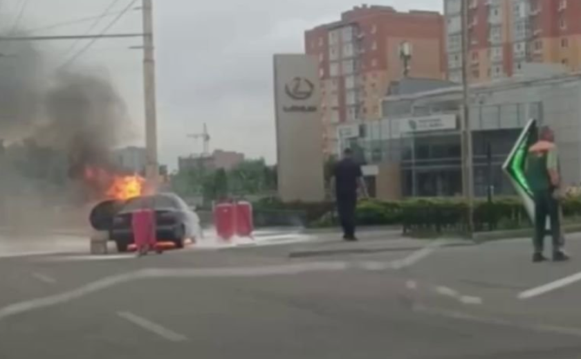 На Запорізькому шосе у Дніпрі зайнявся Daewoo: подробиці На Запорізькому шосе у Дніпрі зайнявся Daewoo: подробиці