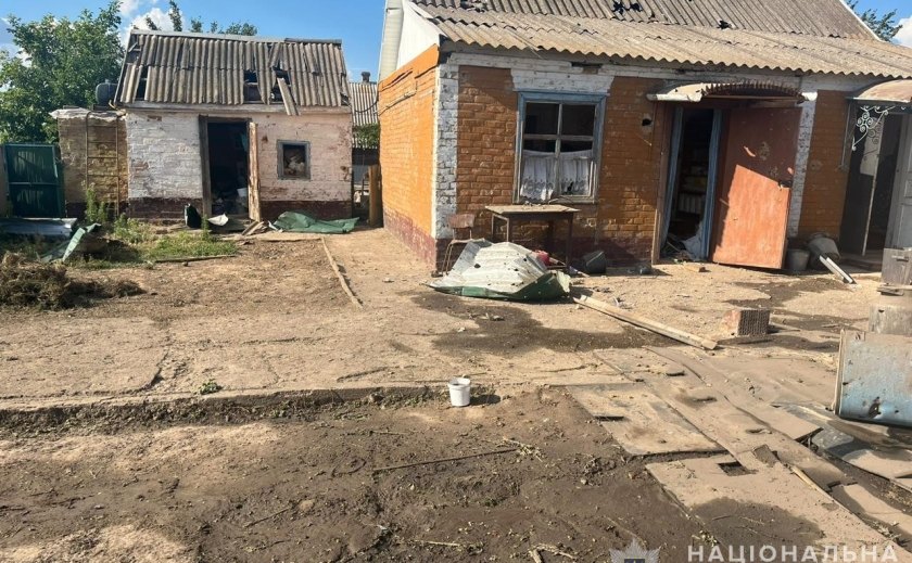 Чотири громади Дніпропетровщини потерпали від ворожих ударів: поліція документує наслідки обстрілів Нікопольського району