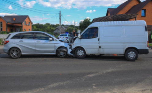 На Великій Діївській у Дніпрі Mercedes зіткнувся з Ford: подробиці ДТП з постраждалими