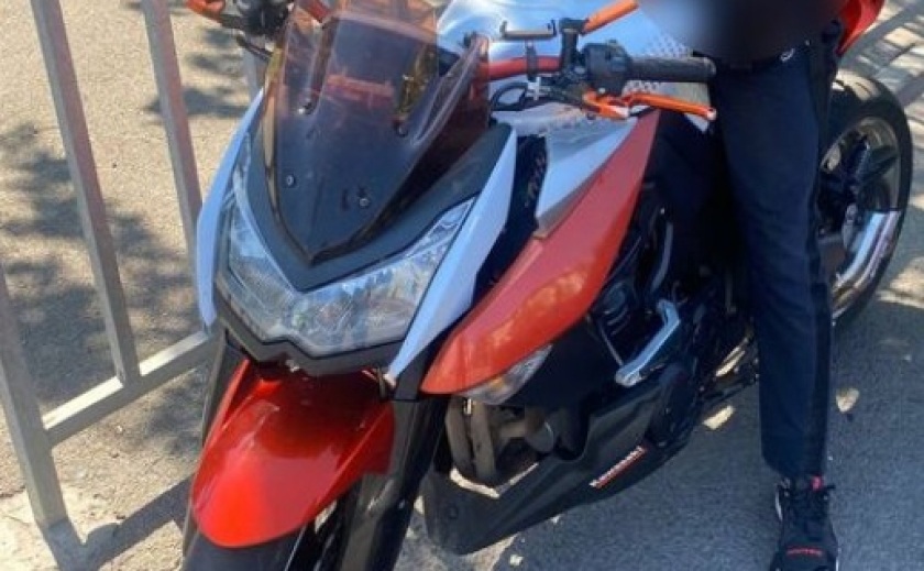 У Дніпрі патрульні виявили мотоцикл Kawasaki, який перебуває у розшуку