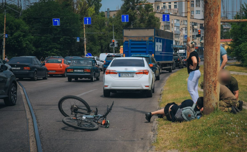 На Запорізькому шосе у Дніпрі постраждав велосипедист