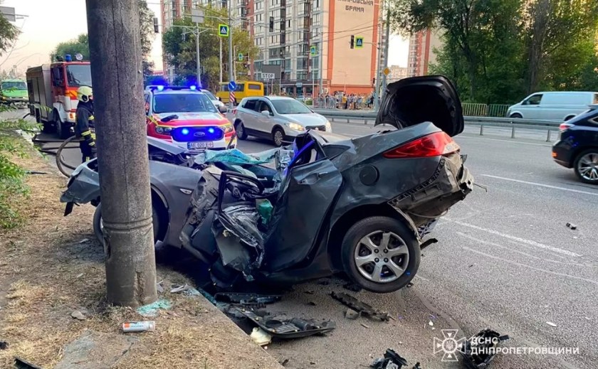У Дніпровському районі зіткнулися Audi TT та Hyundai Accent: постраждав водій