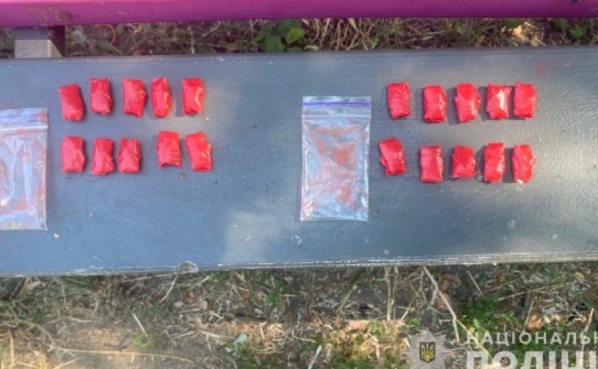 Збував наркотики у Дніпрі: поліція затримала підозрюваного чоловіка