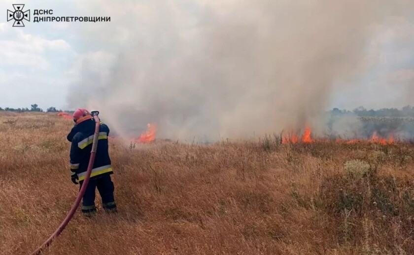 Дніпропетровщина продовжує потерпати від пожеж в екосистемах: 74 загоряння за добу
