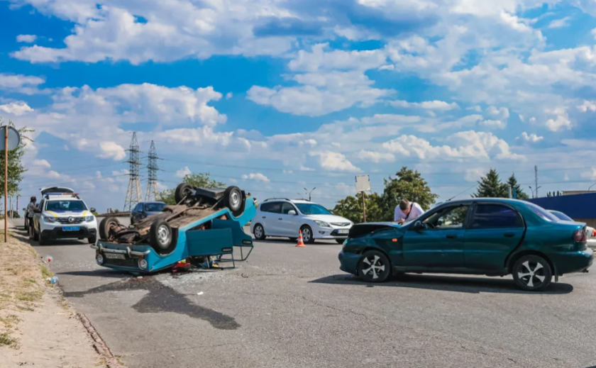 На Передовій у Дніпрі Daewoo влетів у ВАЗ: є постраждалі