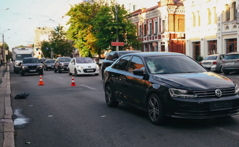 На Лазаря Глоби у Дніпрі Volkswagen збив людину: деталі