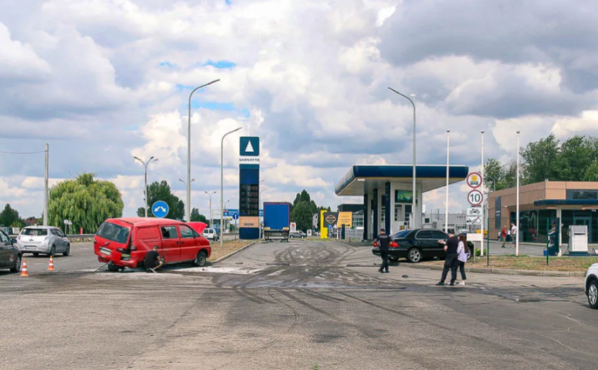 На Слобожанському проспекті у Дніпрі зіштовхнулися Lexus та Hyundai: подробиці ДТП