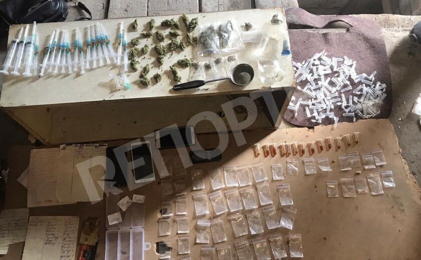 Приднепровский наркобизнес. Он ему в отцы годится...