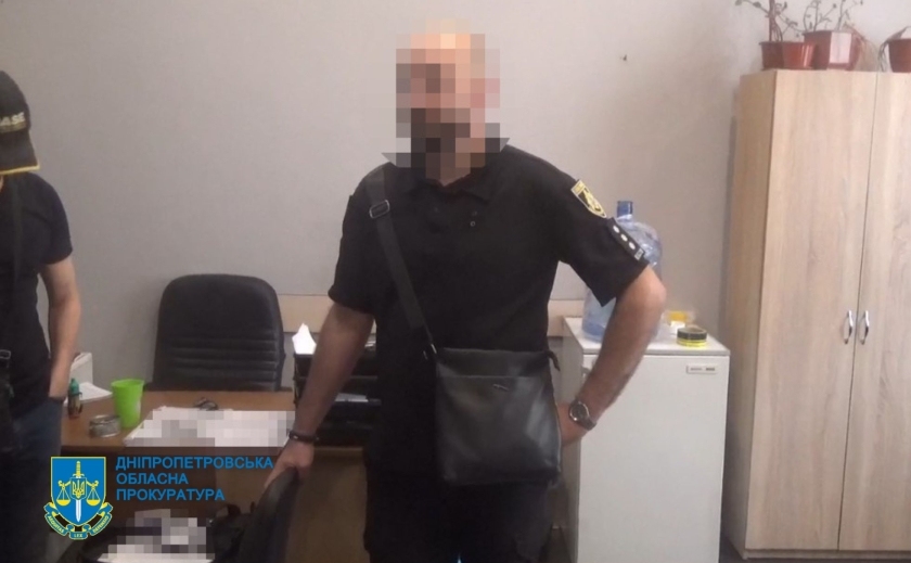 У Дніпрі слідчий підробив документи, щоб сприяти учасниці ДТП уникнути відповідальності У Дніпрі слідчий підробив документи, щоб сприяти учасниці ДТП уникнути відповідальності