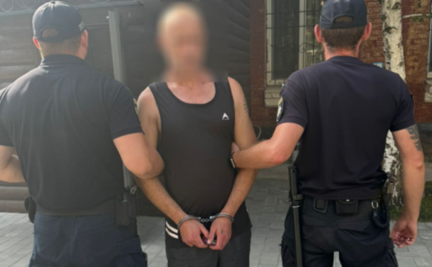 За скоєння грабежу поліцейські Дніпра затримали раніше судимого чоловіка
