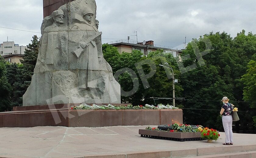 В День скорби в Днепре почтили память павших за мир на планете