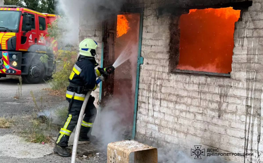 Вогнеборці Дніпра ліквідували загорання споруди у Новокодацькому районі міста