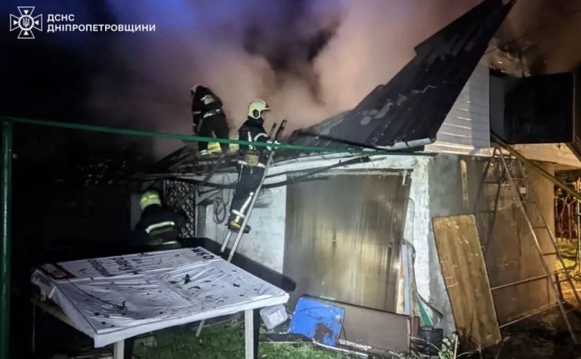 У Дніпрі ліквідовано пожежу на території приватного домоволодіння