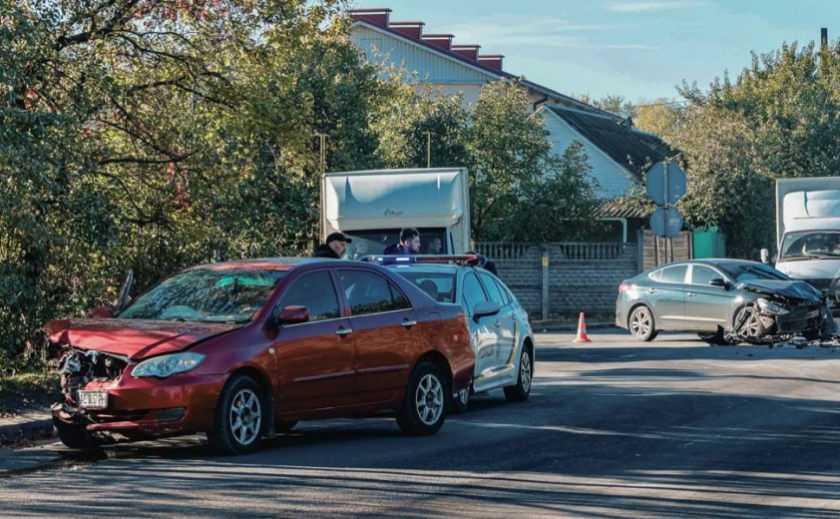 У Дніпрі на Вітчизняній зіштовхнулися BYD та Hyundai: є постраждалий У Дніпрі на Вітчизняній зіштовхнулися BYD та Hyundai: є постраждалий