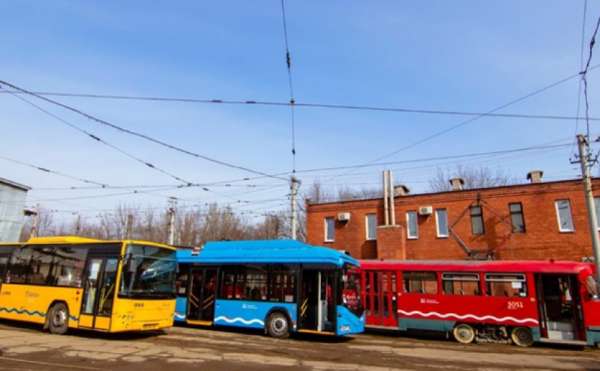 У Дніпрі 30 жовтня діятимуть зміни у роботі громадського транспорту