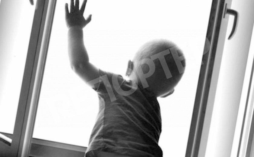 В Днепре с четвертого этажа чуть было не выпал 6-летний ребенок