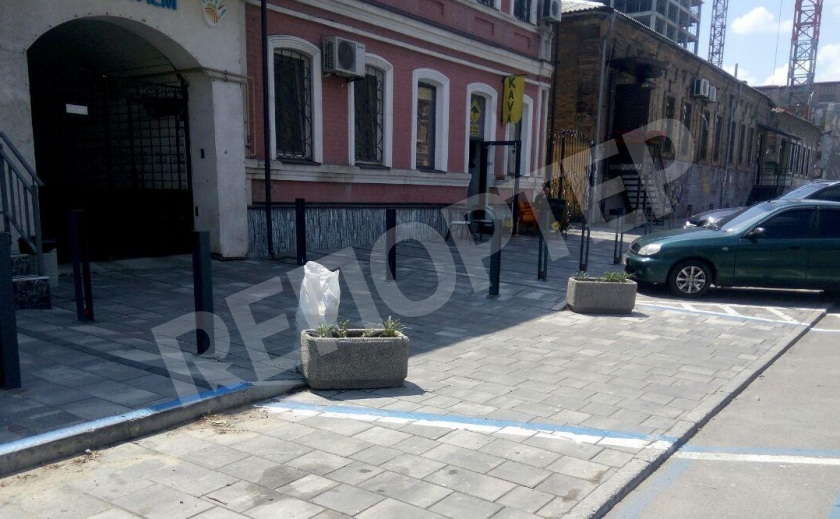 В Днепре незаконно штрафуют за неправильную парковку В Днепре незаконно штрафуют за неправильную парковку