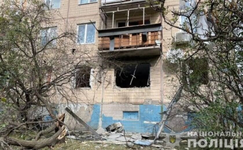 Ворог атакував Дніпропетровську область, постраждала жінка: поліція зафіксувала наслідки російських обстрілів