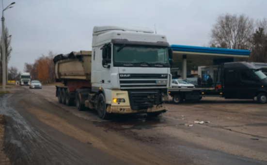 На вулиці Курсантській у Дніпрі сталася потрійна ДТП: деталі
