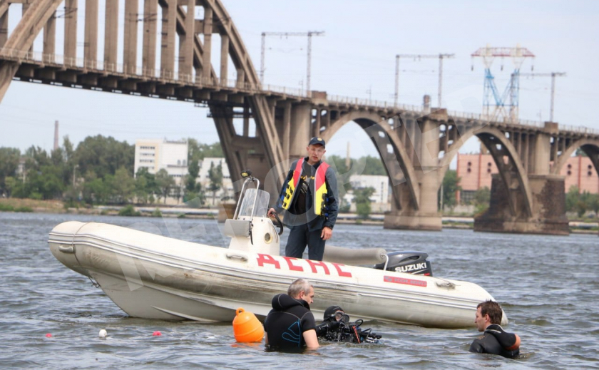 В Днепре на Фрунзенском канале утонул человек