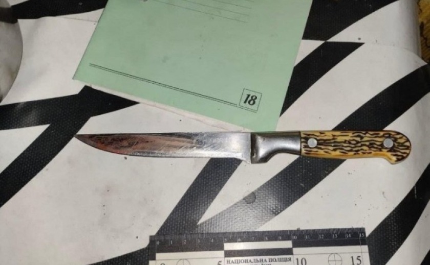 Через ревнощі до жінки вдарив ножем у груди 45-річного приятеля: перед судом постане 37-річний мешканець Дніпра