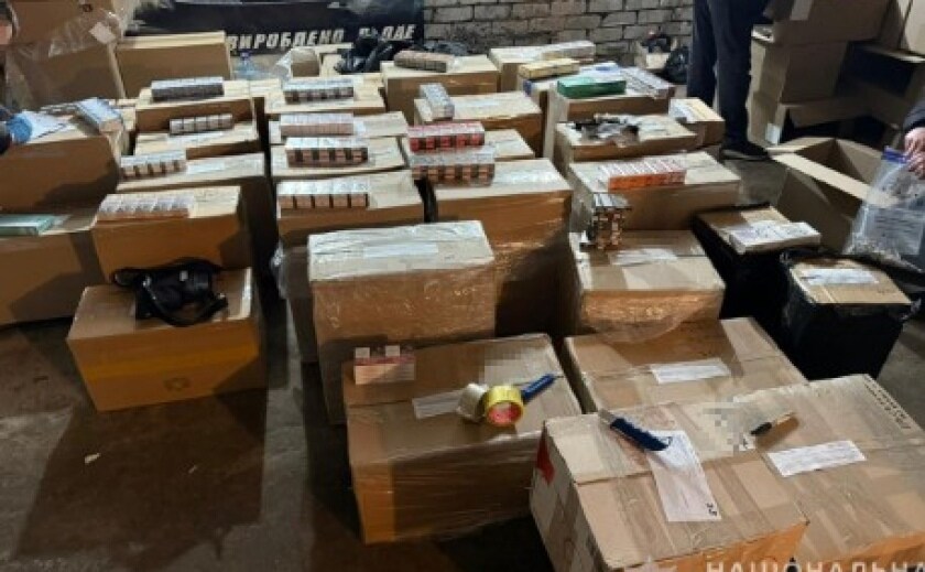 На Дніпропетровщині поліцейські вилучили з незаконного обігу понад 100 тис. пачок контрафактних цигарок на суму 7 млн гривень
