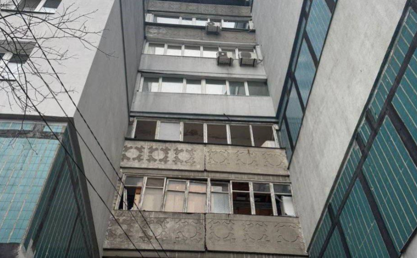 У Дніпрі пошкоджена інфраструктура, адмінбудівля та багатоквартирний будинок – ОВА У Дніпрі пошкоджена інфраструктура, адмінбудівля та багатоквартирний будинок – ОВА