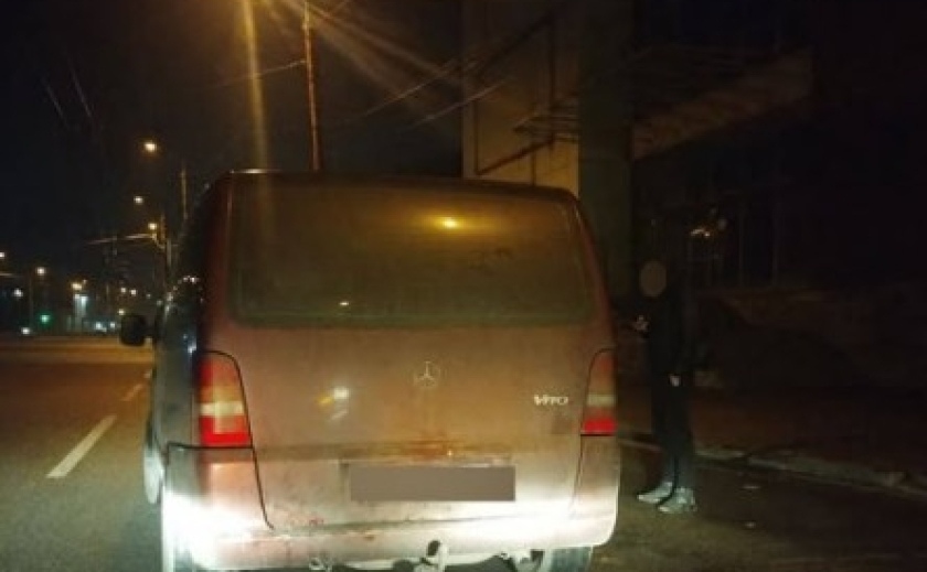 Мав ознаки наркотичного сп'яніння та керував авто: патрульні Дніпра виявили водія, який вже позбавлений права керування