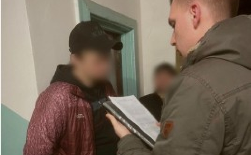 У Дніпрі чоловік вкрав телефон у 9-річної дитини У Дніпрі чоловік вкрав телефон у 9-річної дитини