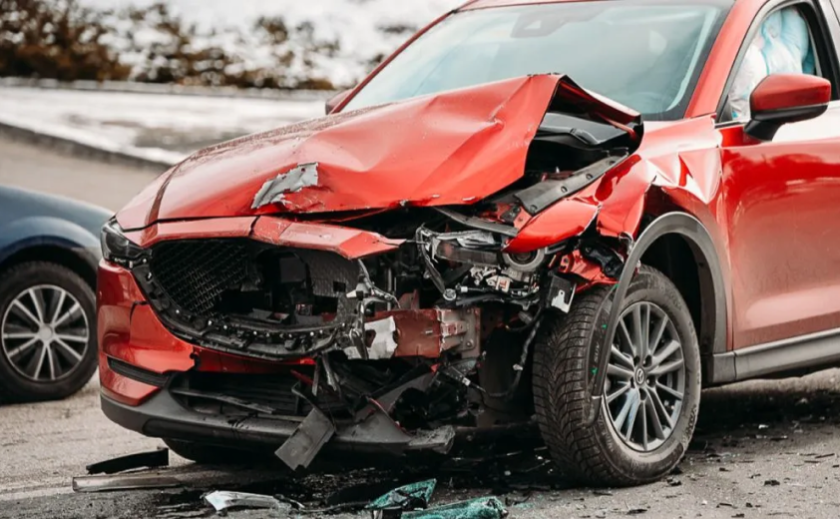 На вулиці Космічній у Дніпрі Mazda влетіла у Ford: подробиці ДТП На вулиці Космічній у Дніпрі Mazda влетіла у Ford: подробиці ДТП