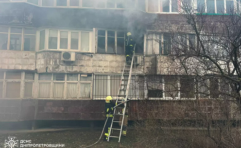 У Новокодацькому районі Дніпра під час ліквідації пожежі у багатоповерхівці надзвичайники врятували чоловіка
